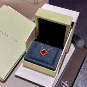 Van Cleef & Arpels Vintage Alhambra necklace